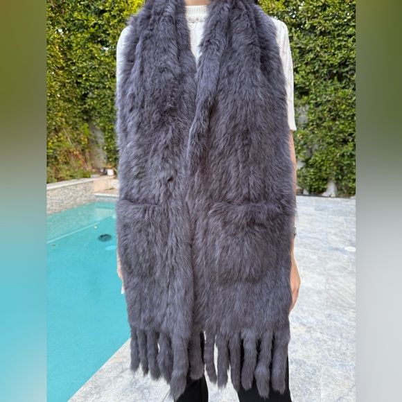 Chic Rabbit Fur Scarf with pockets - Picture 3 of 5